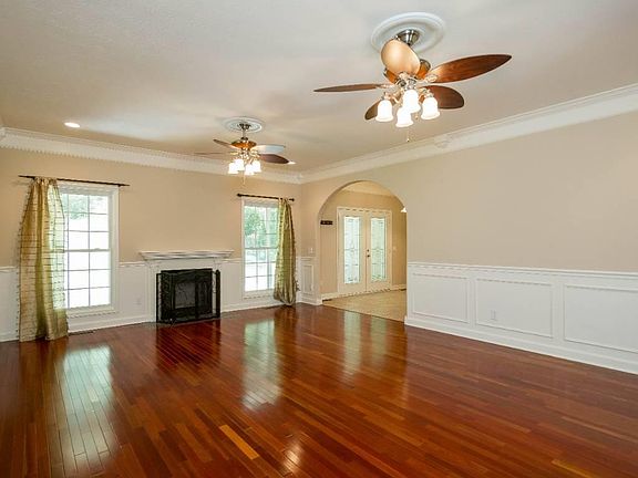 3rd image of 1409 Lost Hollow Ln