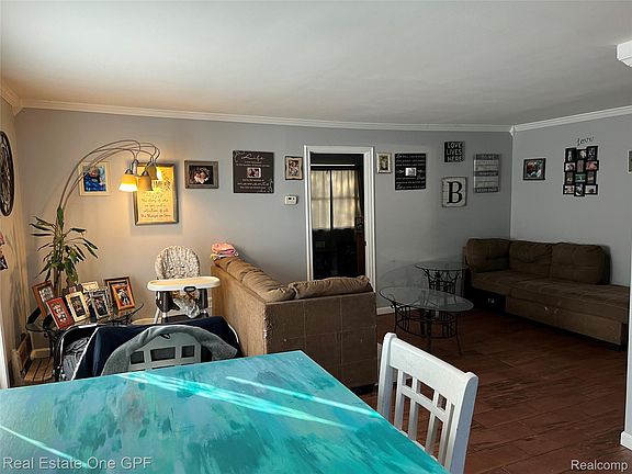 2nd image of 8216 & 8220 Lakeshore Rd