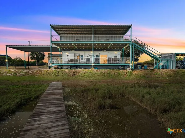 305 Zimmerman Rd, Port Lavaca, TX 77979