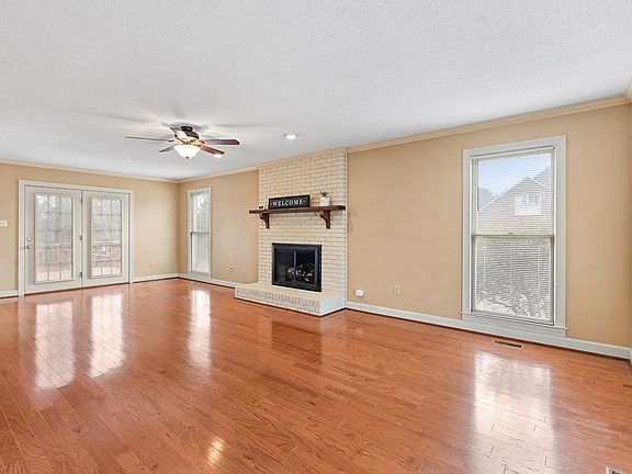 3rd image of 123 Heathwood Dr