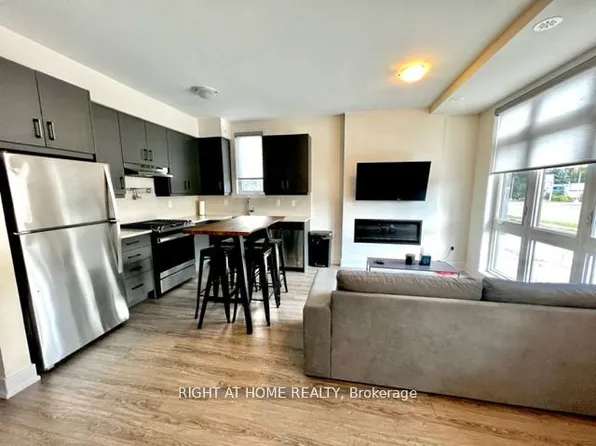 12868 Yonge St W #16, Richmond Hill, ON L4E 1J4