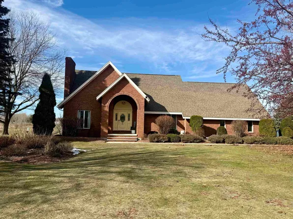 8 Rivercrest Dr, Massena, NY 13662