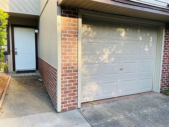 3rd image of 712 Tiger Blvd #B