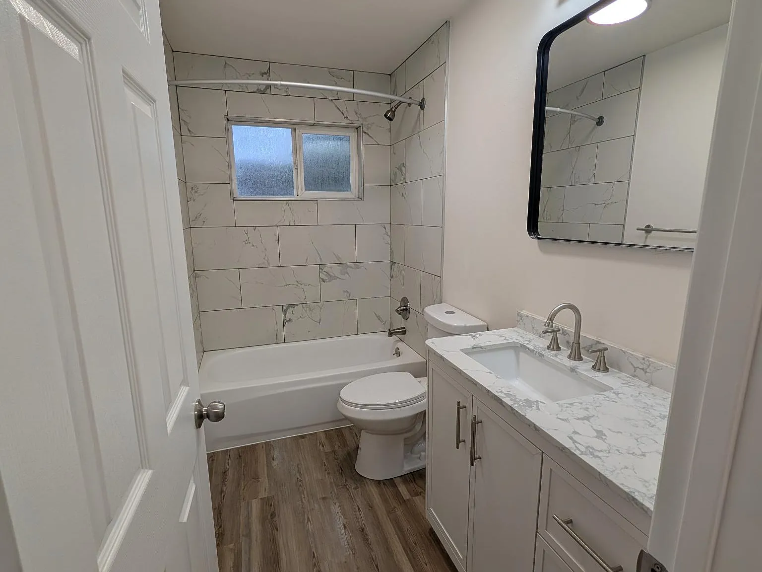 2 bed, 900 sqft, $2,100 — Photo 2
