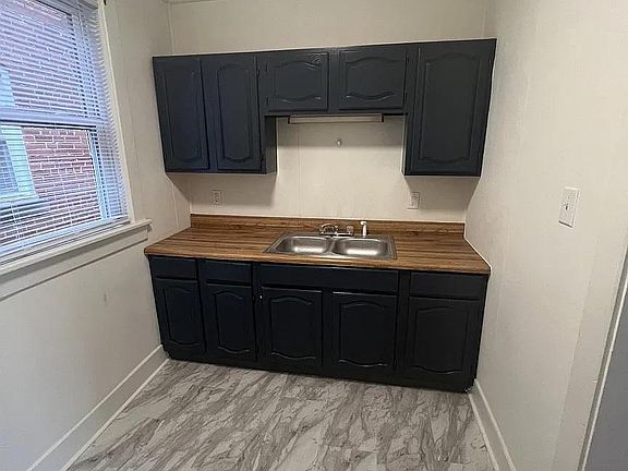 3rd image of 311 Spruce St #10