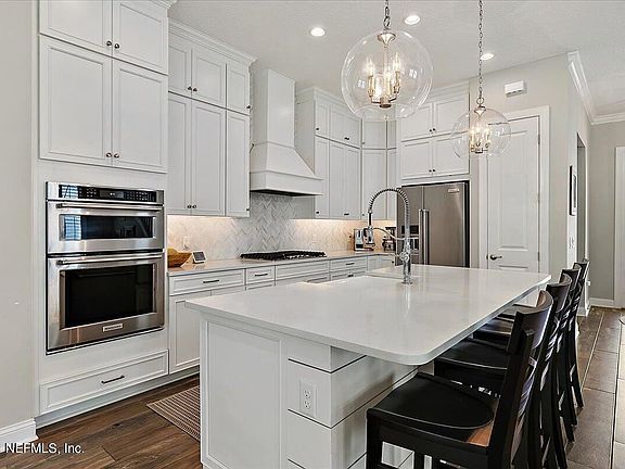 5th image of 446 Parkbluff Cir #45