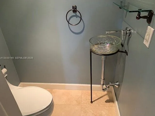 423 Alhambra Cir — Photo 13