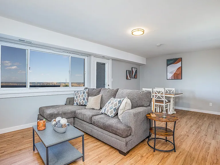 570 W Ocean View Ave #1 — Photo 29