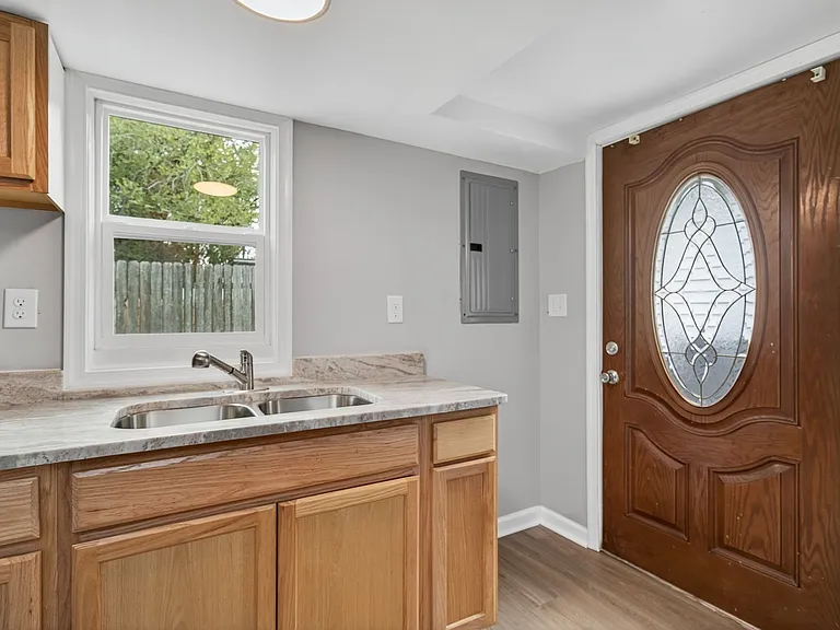Debree Ave — Photo 10