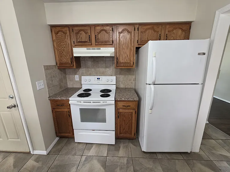 1531 Eaton Dr — Photo 7
