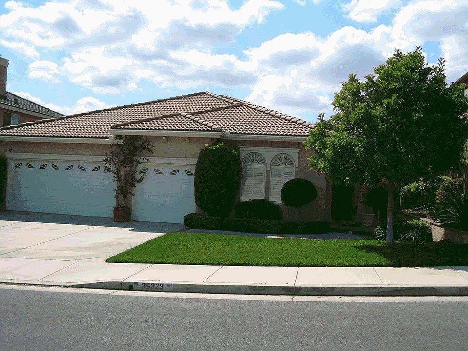 Great Curb Appeal!
