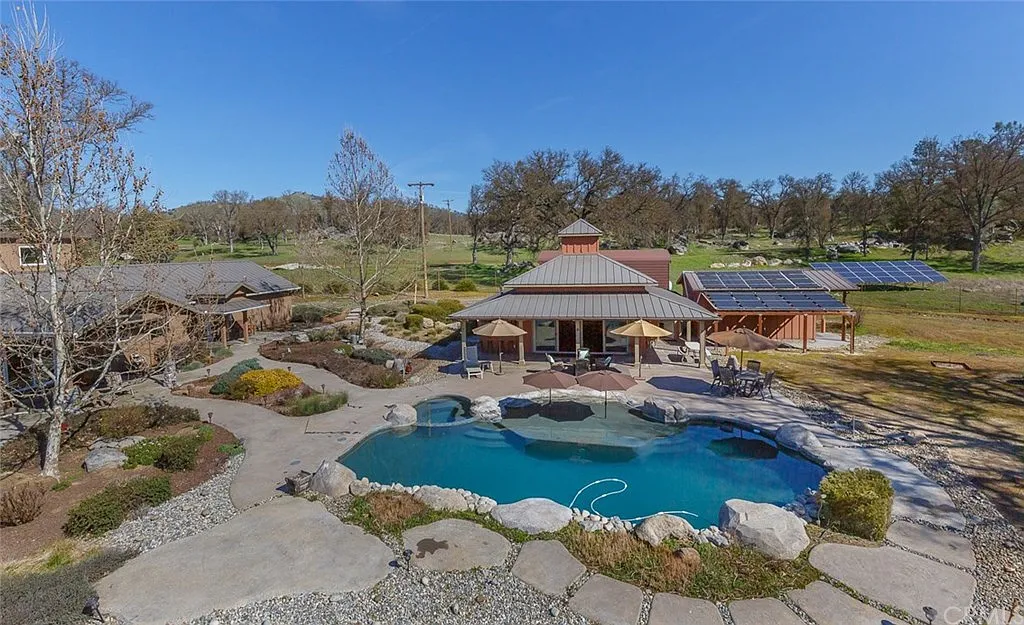 2827 Golden Meadows Rd photo 1