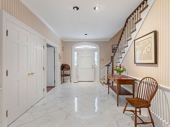 3rd image of 970 E Deerpath Rd