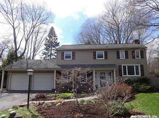 69 Sturbridge Ln, Pittsford, NY 14534