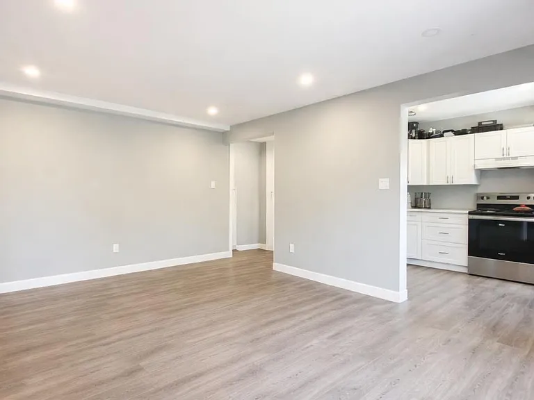 2053 Lanark Ct — Photo 6