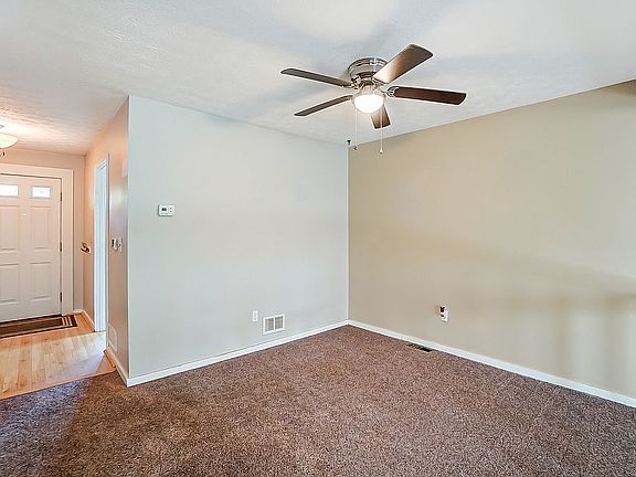 5th image of 136 Twin Lakes Dr