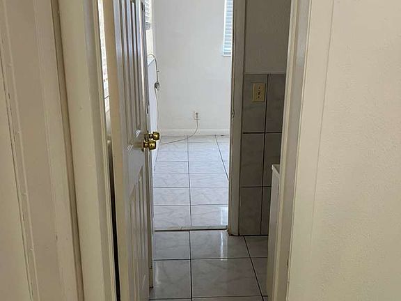 4th image of 700 NW 3rd Ave APT 8