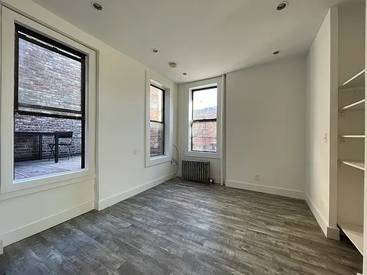 Rented by EXR | media 6