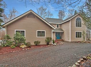 3158 Paul Bunyan Trl, Pocono Pines, PA 18350
