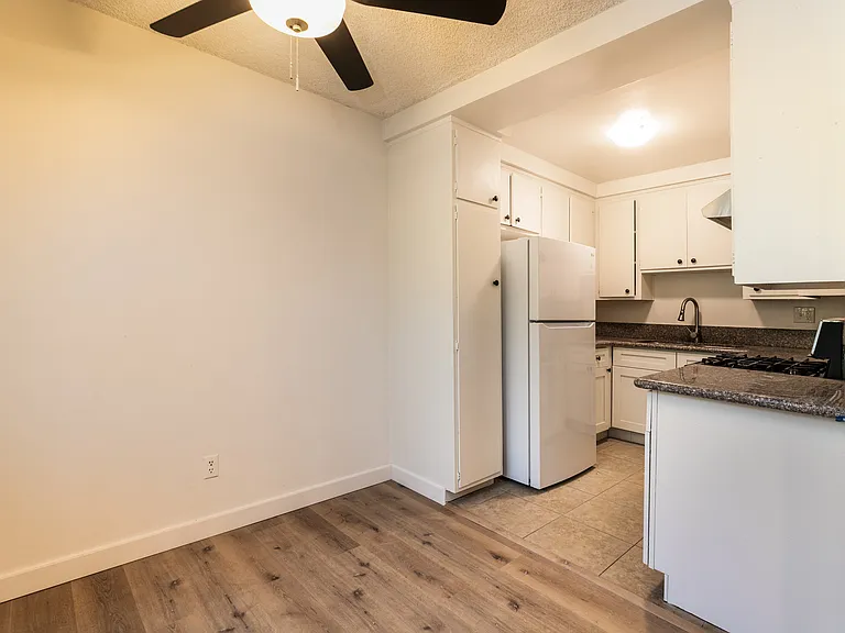 1908 Clinton St #4 — Photo 4