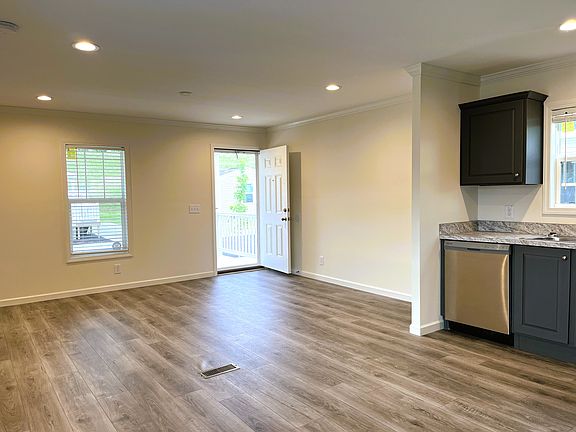 2nd image of 862 Lookout Dr