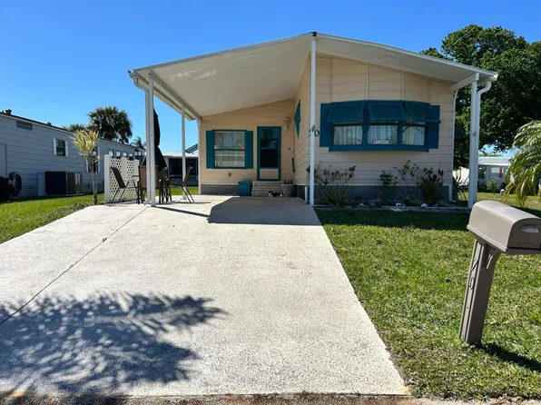 70 Lagos Del Norte, Fort Pierce, FL 34951