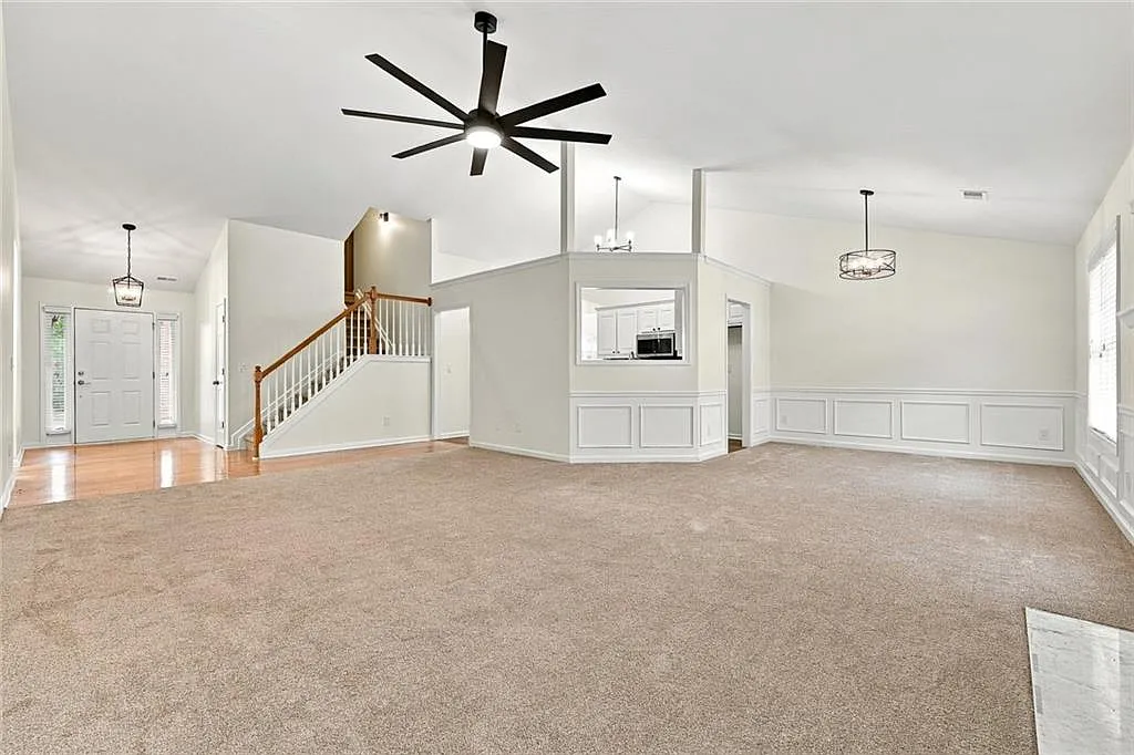 4 bed, 2.0 bath, 2192 sqft, $2,700 — Photo 4