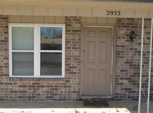 2933 N Susan Carol Ln, Fayetteville, AR 72703