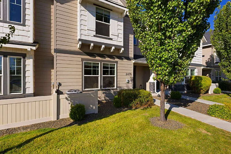3 bed, 2.5 bath, 1531 sqft, $3,300 — Photo 3