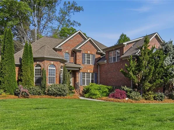 3304 Willow Wind Dr, Pfafftown, NC 27040