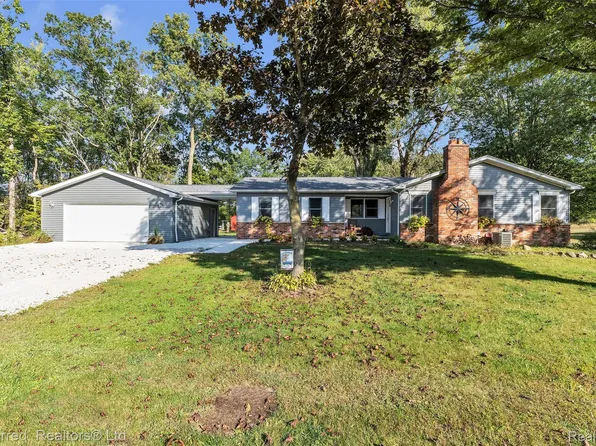 28427 Mineral Springs Rd, New Boston, MI 48164