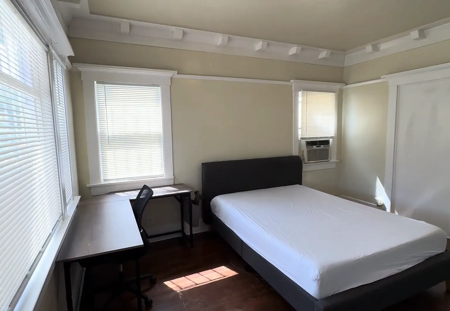 3 bed, 800 sqft, $4,525 — Photo 4