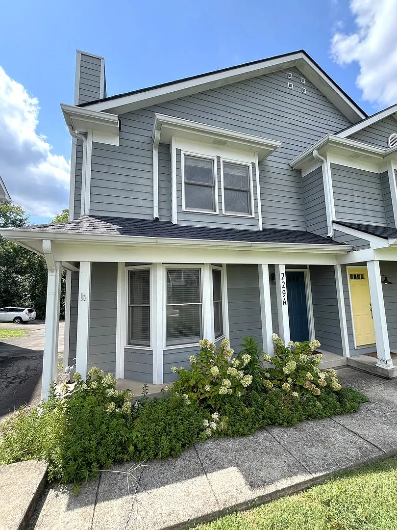 Excellent 2 Bedroom Home in the Nations! — Photo 2