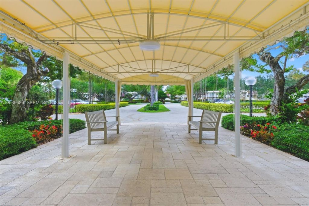 3200 N Palm Aire Dr APT 501, photo 5