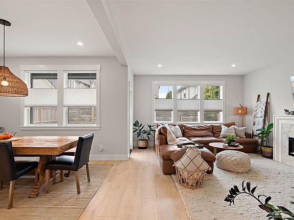 4th image of 2274 Evelyn Ln