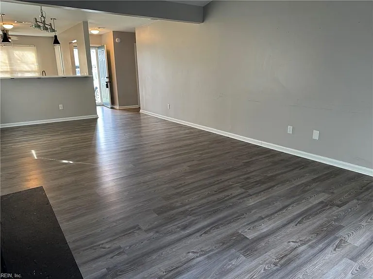 1004 Culver Ln — Photo 8