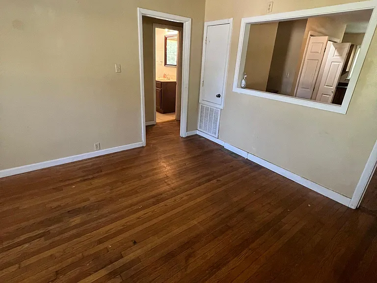 1002 E River Ave — Photo 9