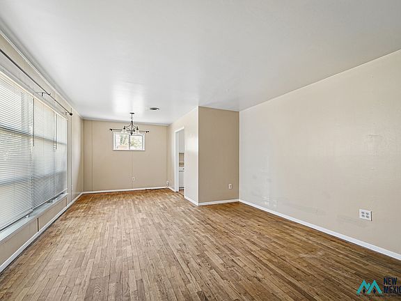 2nd image of 418 N Oak St