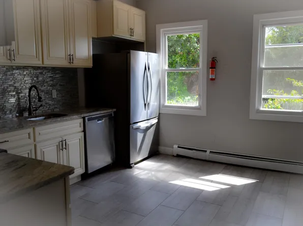 436 Avenue E, Bayonne, NJ 07002