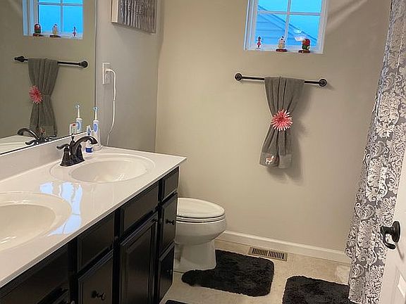 Master bathroom 