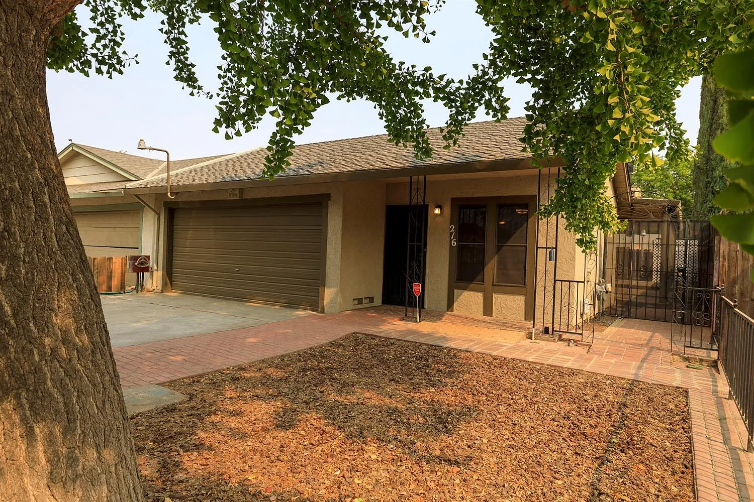216 N Riverside Dr photo 1