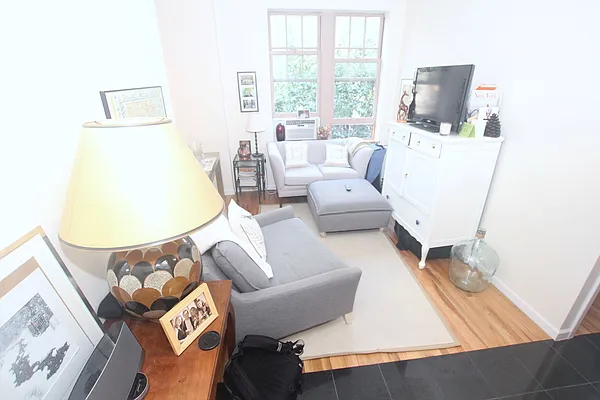 Rented by Jonis Realty | media 7