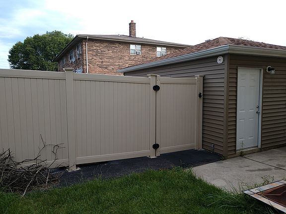 3rd image of 830 E Capri Dr #2B