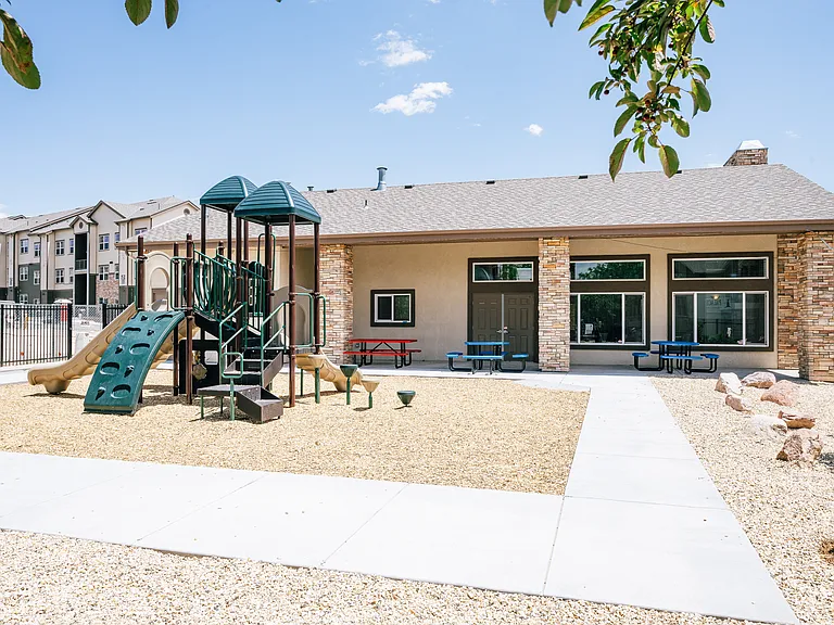 Bentley Commons — Photo 16