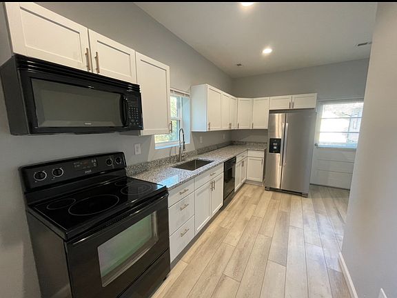 5th image of 3009 Cox Ln #B