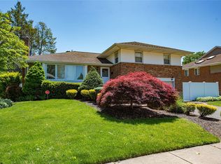 2040 Stratford Dr, Westbury, NY 11590