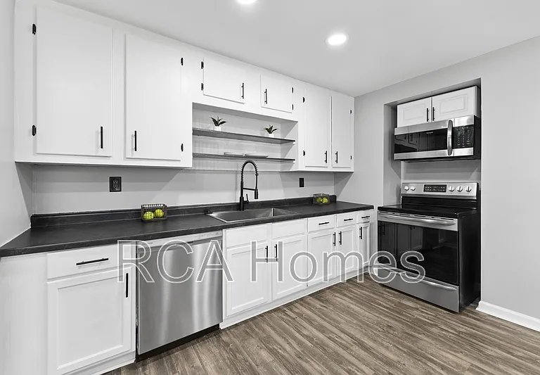 1448 Woodlawn Ave — Photo 8