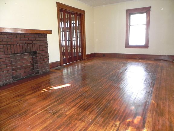 2nd image of 704 Washington St