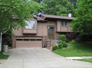 2215 S Franzy Dr, Decatur, IL 62521