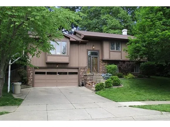 2215 S Franzy Dr photo 1
